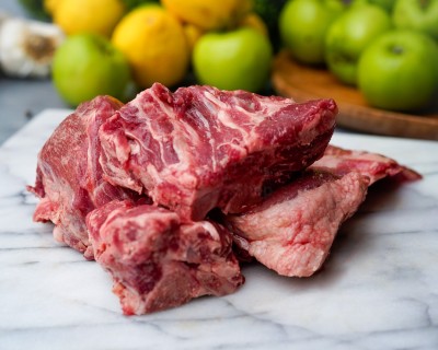 Свинина на кости охлаждённая 1 кг - купить в Ильинке